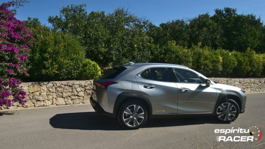 Contacto Lexus UX 300e 04