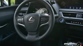 Contacto Lexus UX 300e 13