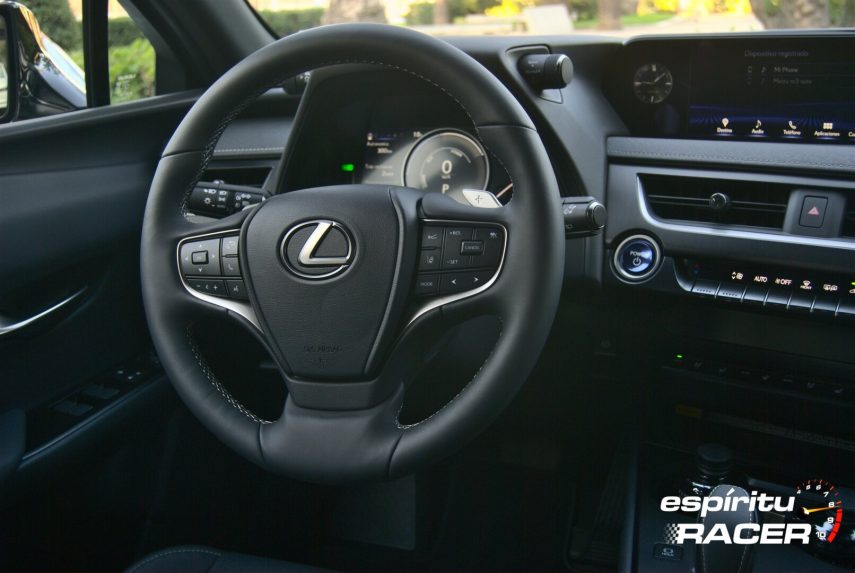 Contacto Lexus UX 300e 13