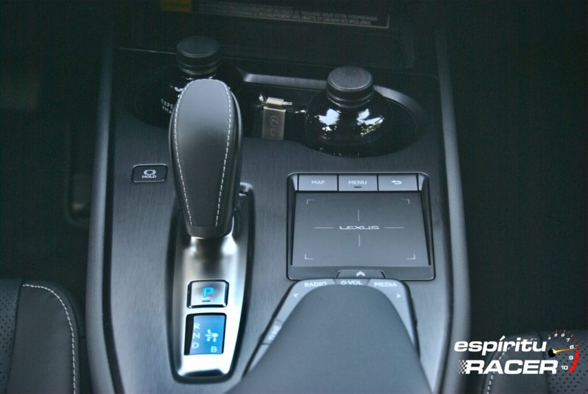 Contacto Lexus UX 300e 14