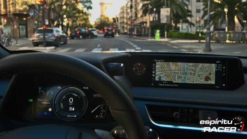 Contacto Lexus UX 300e 18
