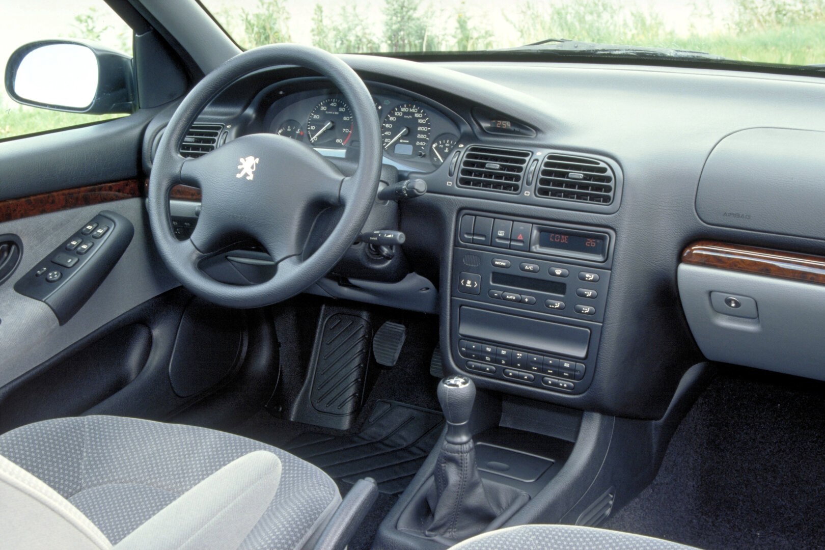 Peugeot 406 interior 1995