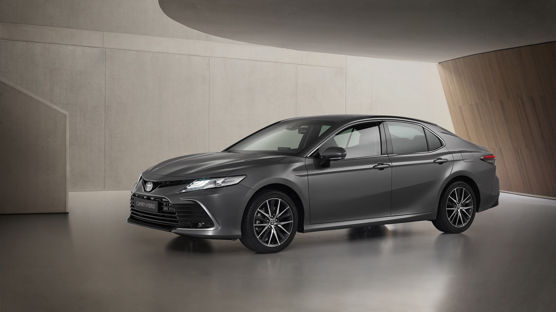 Toyota Camry Hybrid 2021, con nuevos y acertados detalles