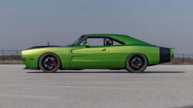 1969 Dodge Charger 2016 Challenger SRT Hellcat Restomod (5)