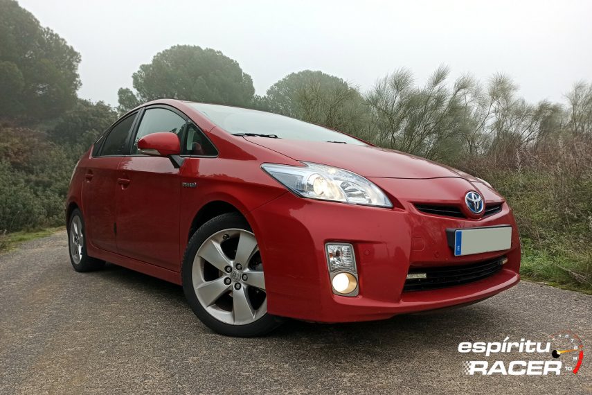 Toyota Prius CrossClimate 2020 01