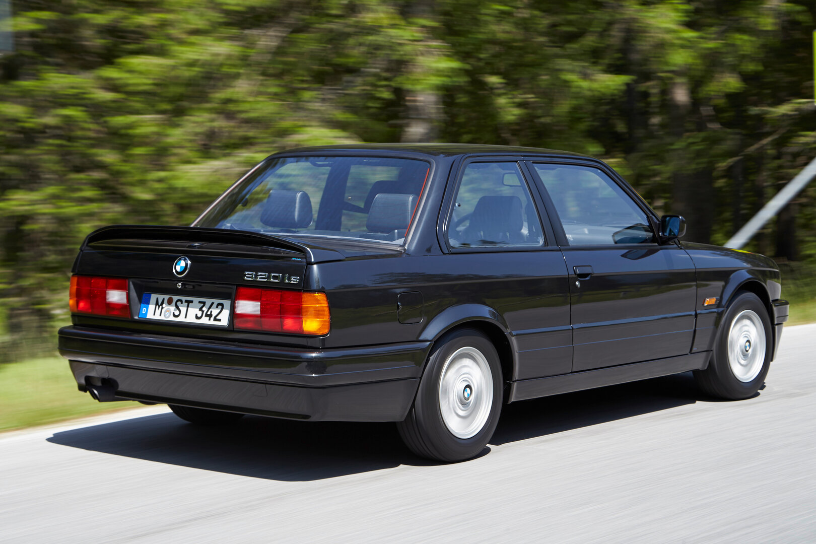 BMW 320is Coupe E30 2