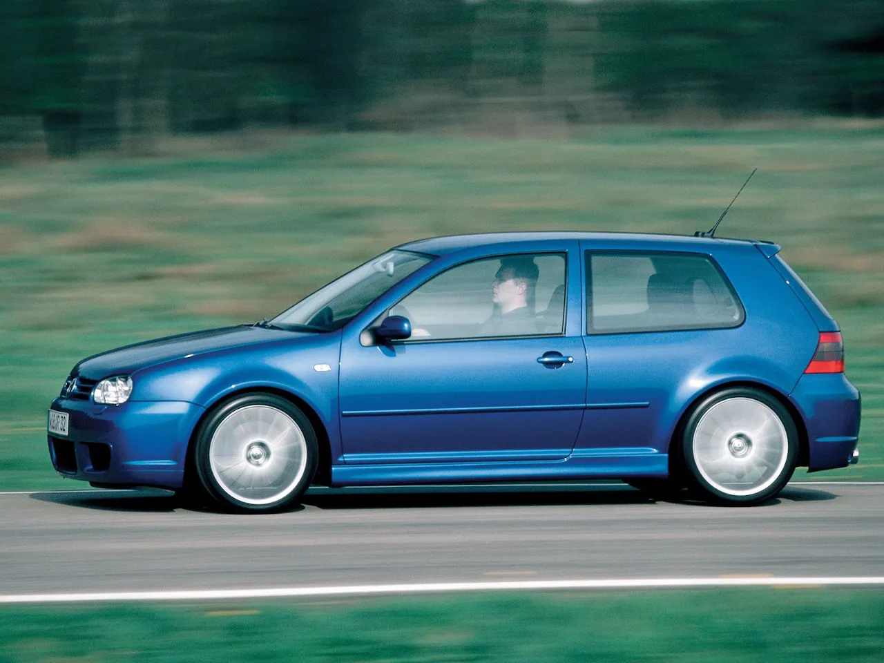 Coche del día: Volkswagen Golf R32 4Motion (1J)