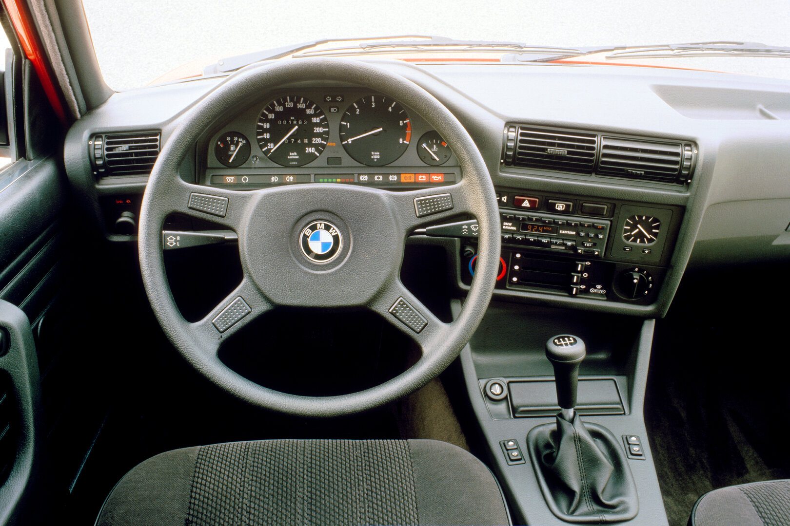 BMW 324td sedan E30 5