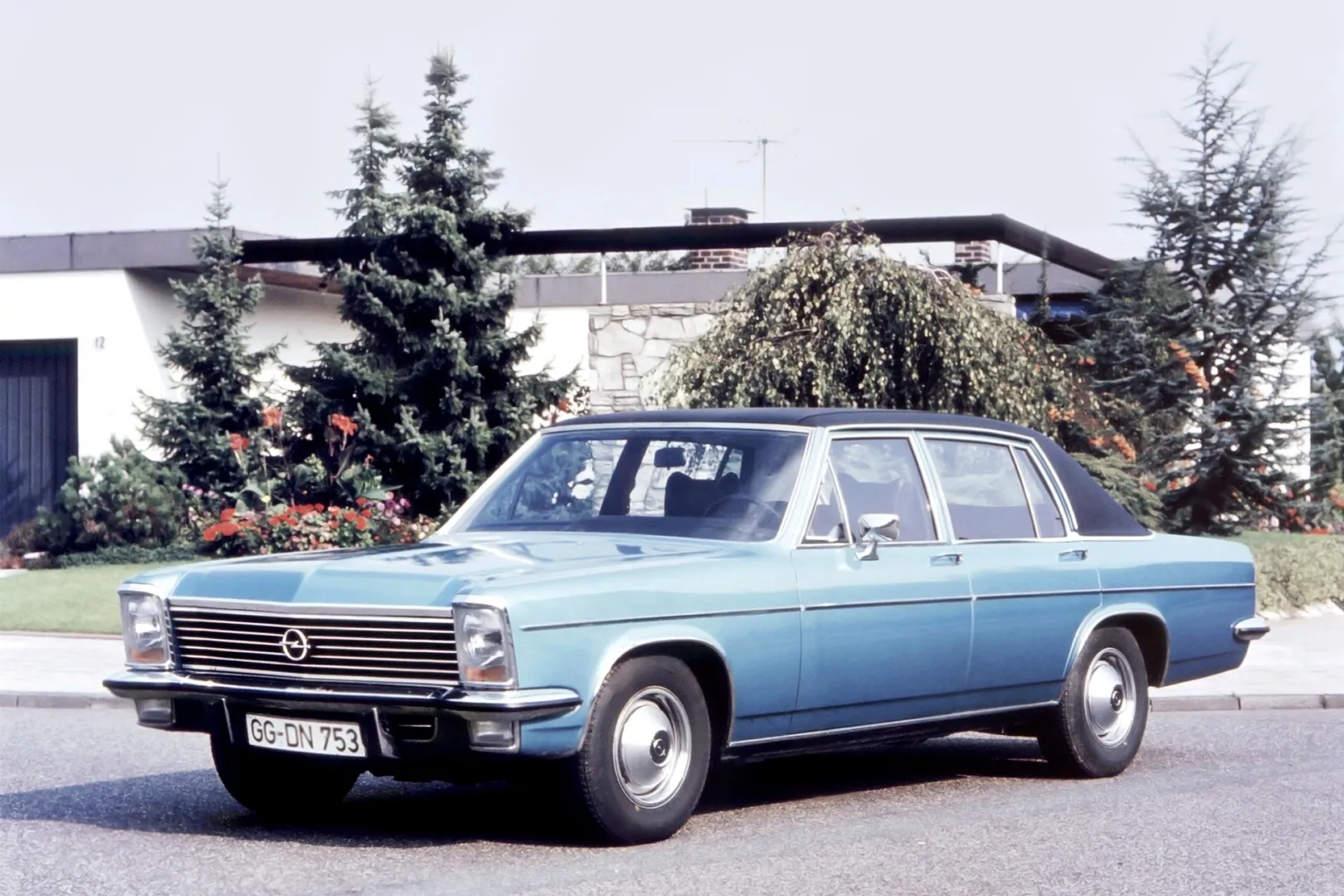 Opel Diplomat L6 sedan B 1