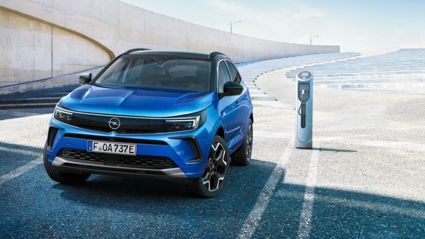 Opel Grandland Hybrid4 2021 (6)