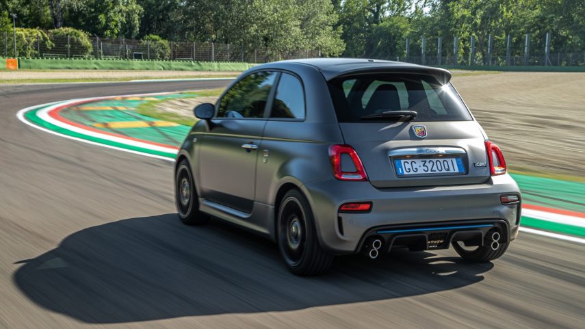 Abarth F595 2021 (3)