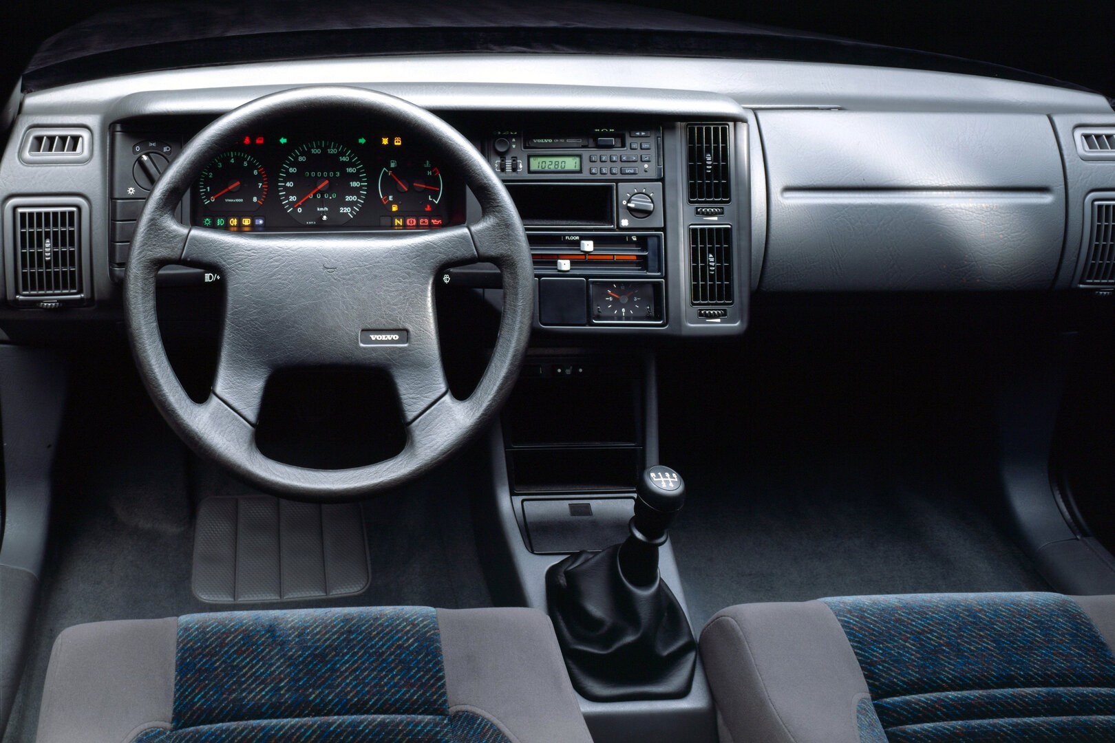 Volvo 440 interior