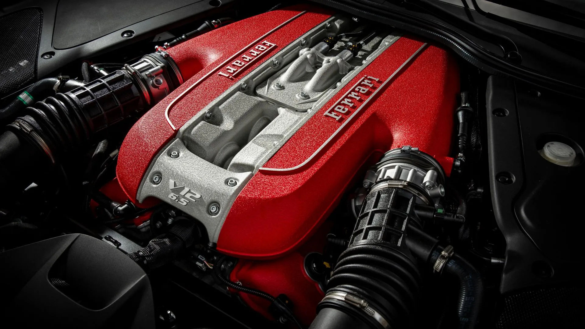 Motores V12 con turbo, un nuevo modelo en noviembre, el Purosangue… ¿Qué nos depara Ferrari?