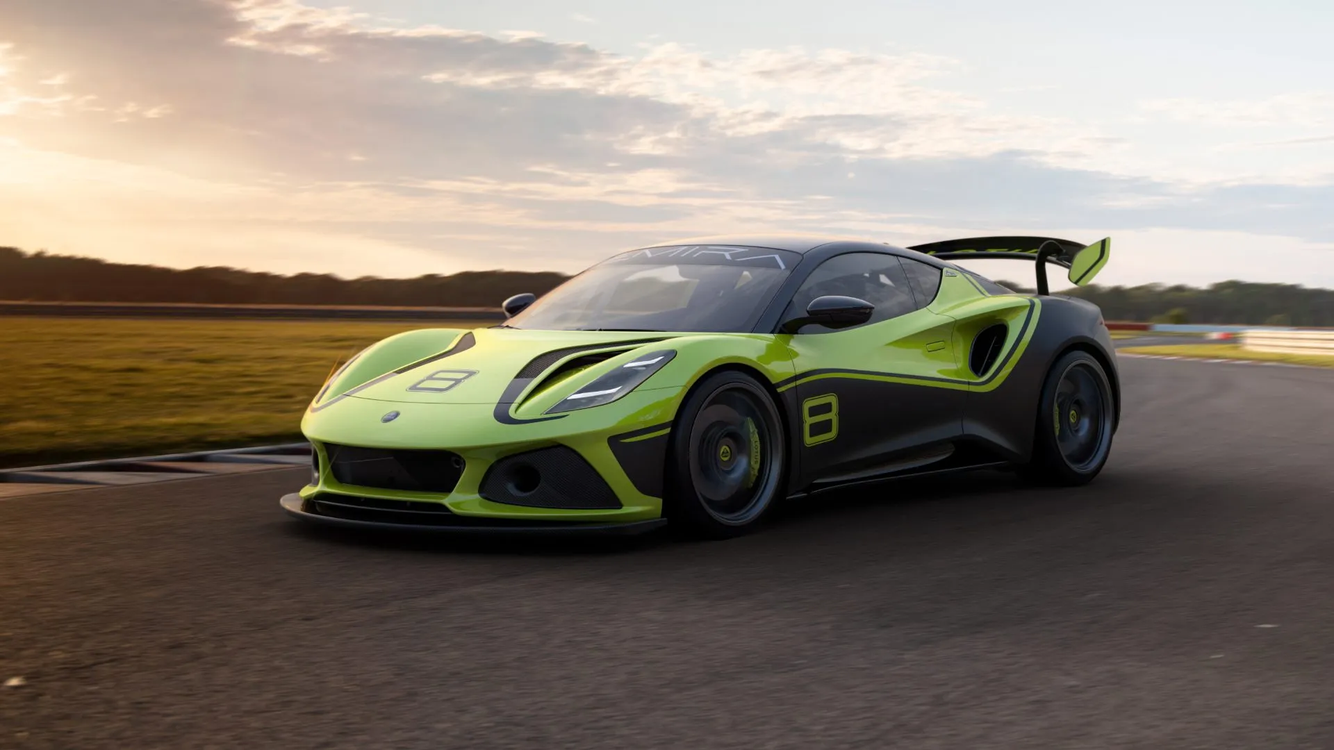 El Lotus Emira GT4 podría ser el último deportivo de propulsión de la marca