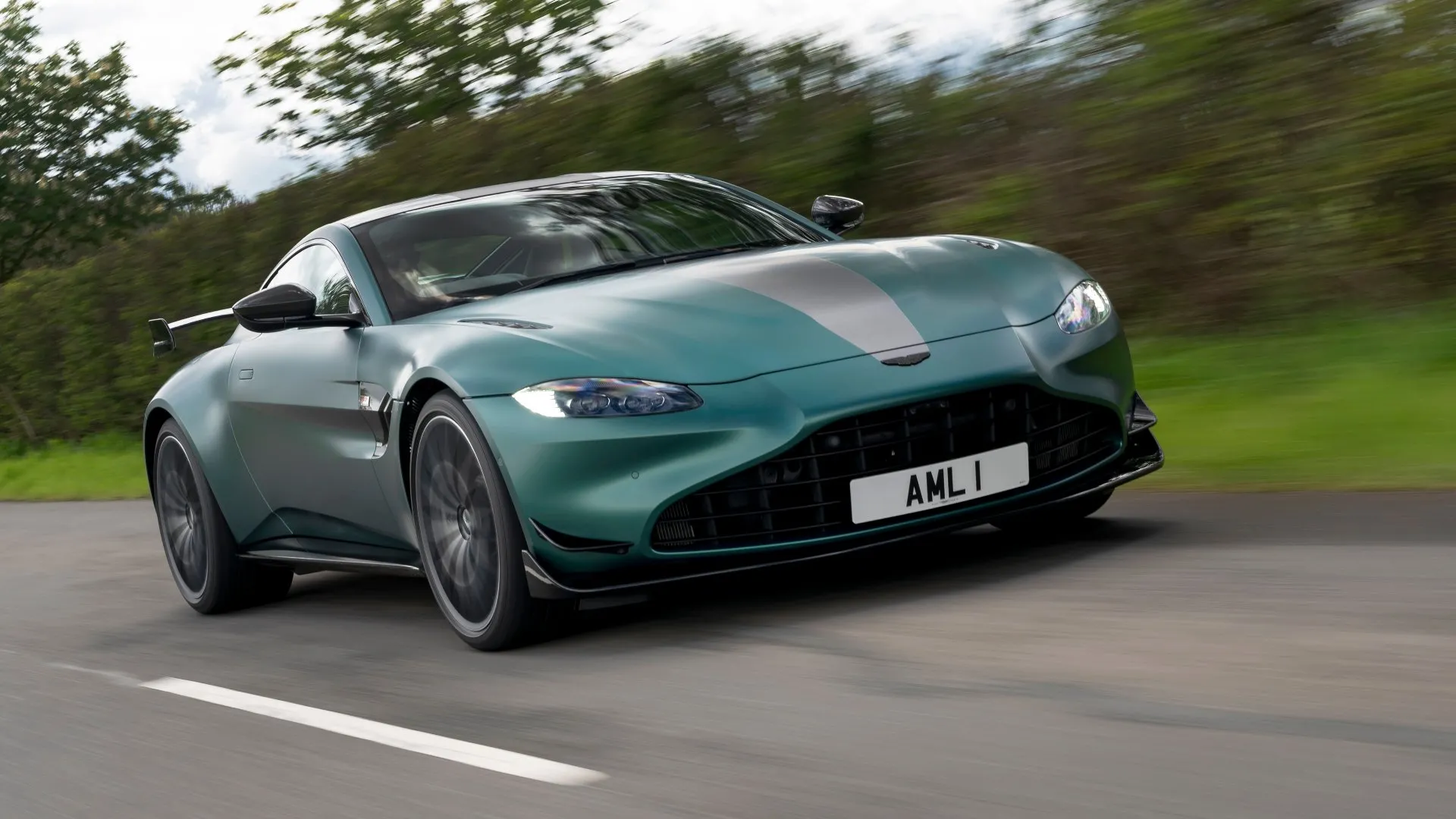 El Aston Martin Vantage pronto recibirá un propulsor V12