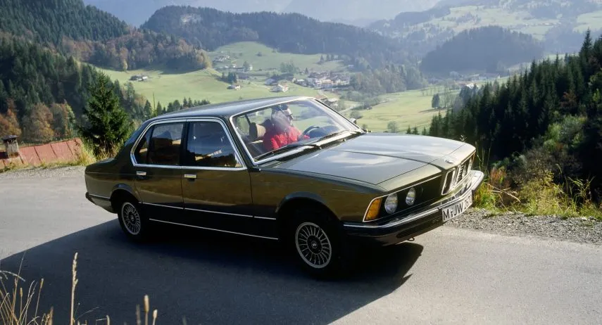 BMW 733i E23 (1)
