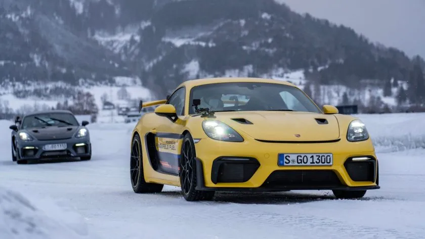 porsche cayman gt4 rs combustible sintetico (6)