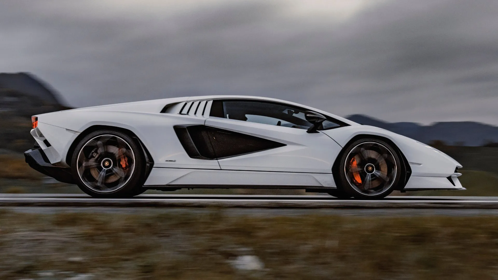 Lamborghini pone sus esperanzas para salvar el motor de combustión en los combustibles sintéticos