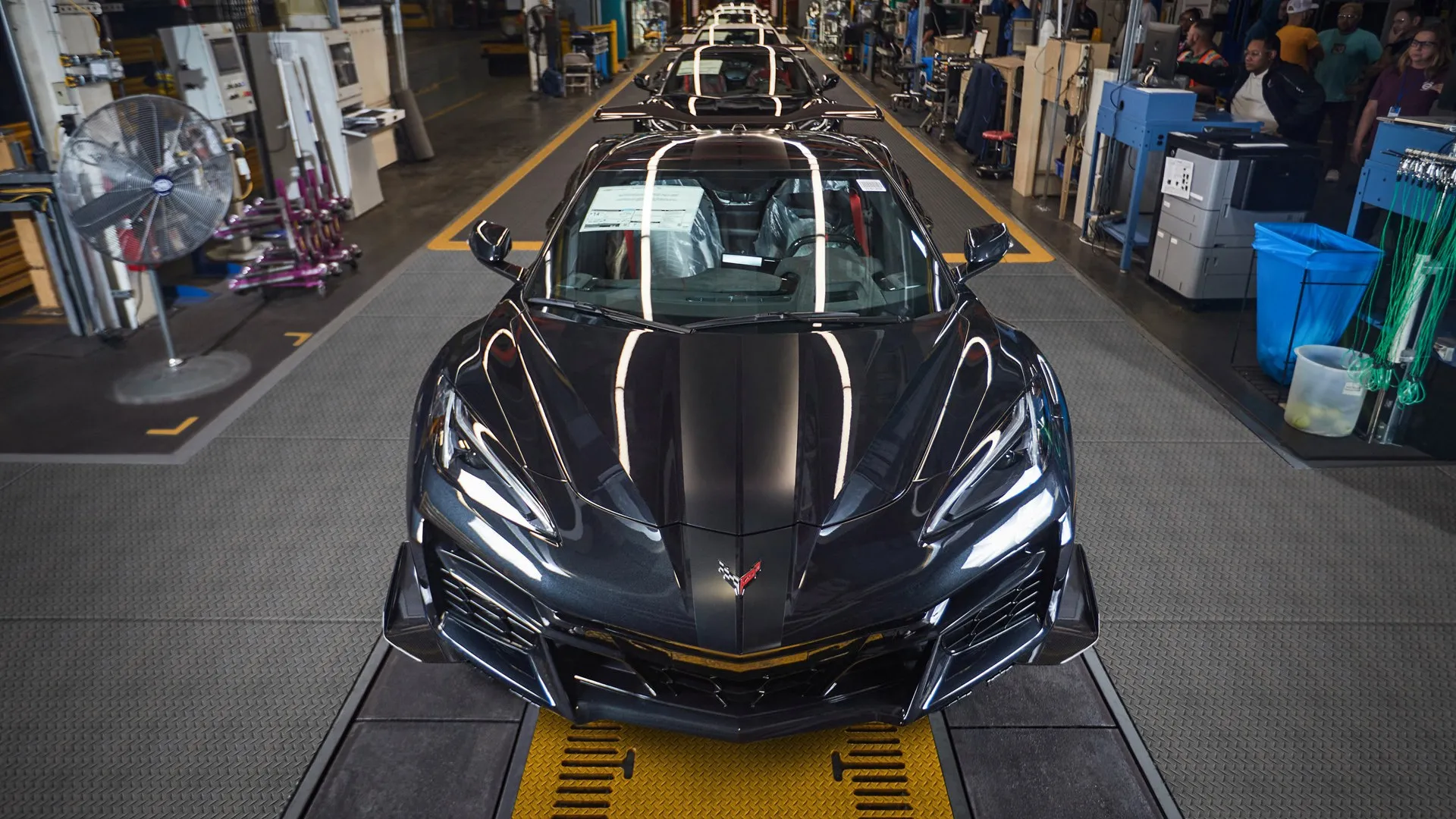 El primer Corvette Z06 sale de la línea de montaje