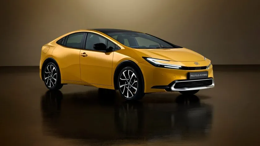toyota prius plug in (3)
