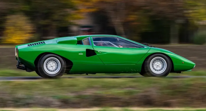 lamborghini countach lpi 800 4 vs lamborhgini countach historicos (7)