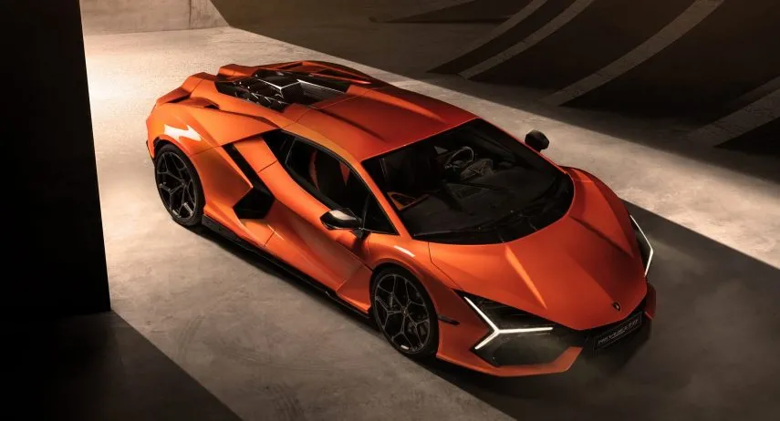 lamborghini revuelto 7
