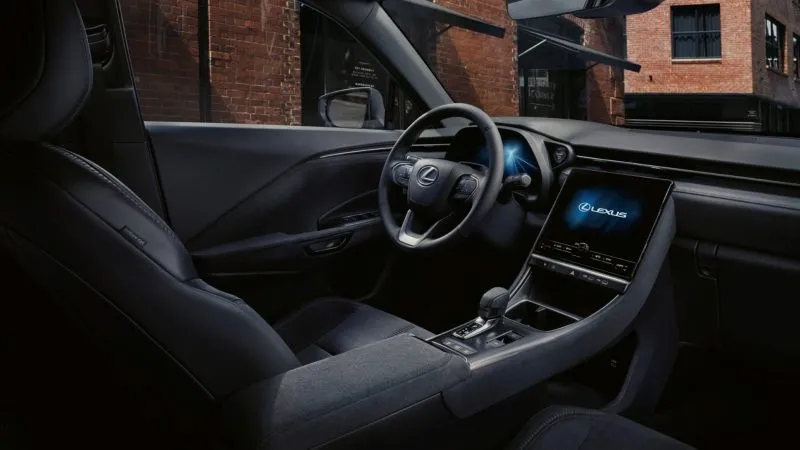 Lexus LBX 2023 (14)