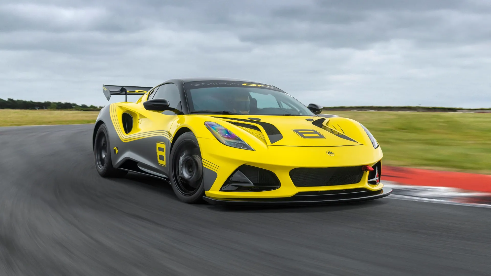 Lotus Emira GT4: listo para competir y mejorado en todos los aspectos