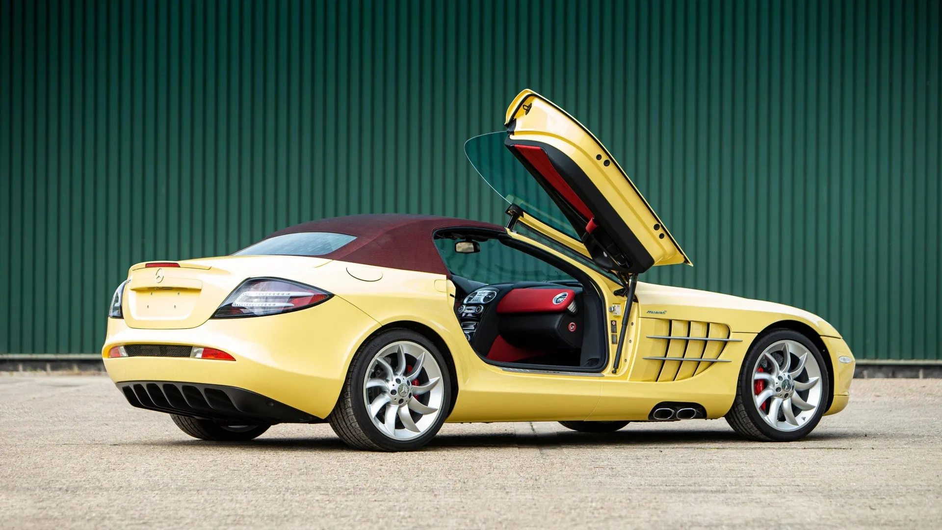 ¿Tendrías un Mercedes-Benz SLR McLaren amarillo canario? O dos