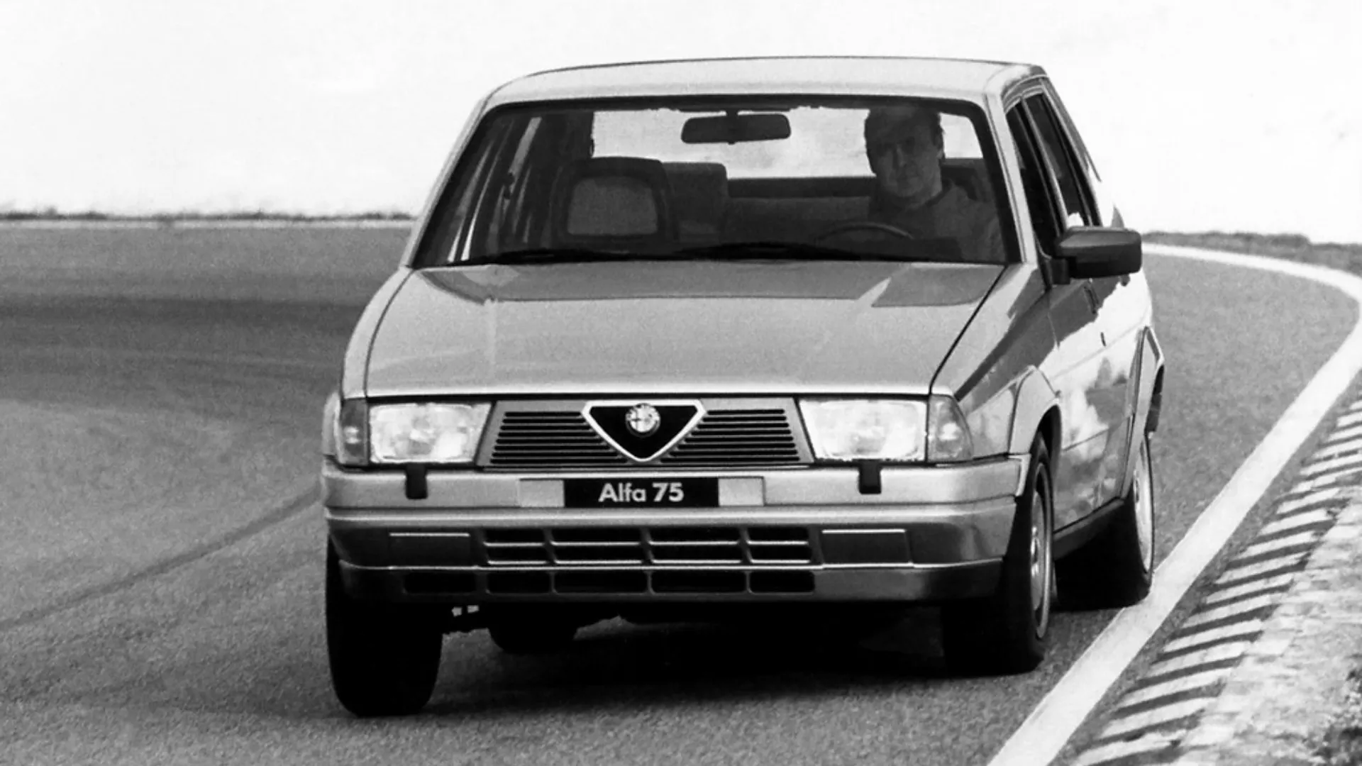 Coche del día: Alfa Romeo 75 Turbo