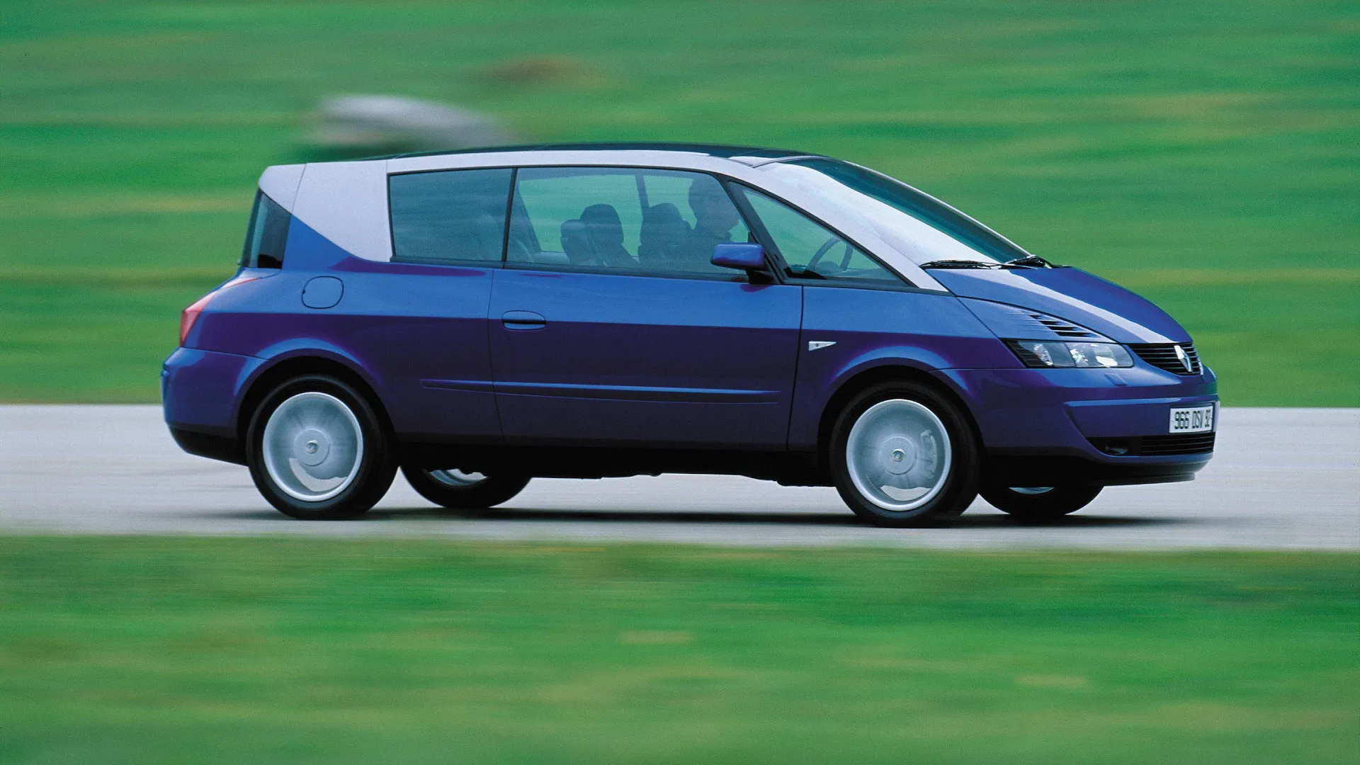 Recordamos al Renault Avantime, el fallido intento de hacer un monovolumen coupé