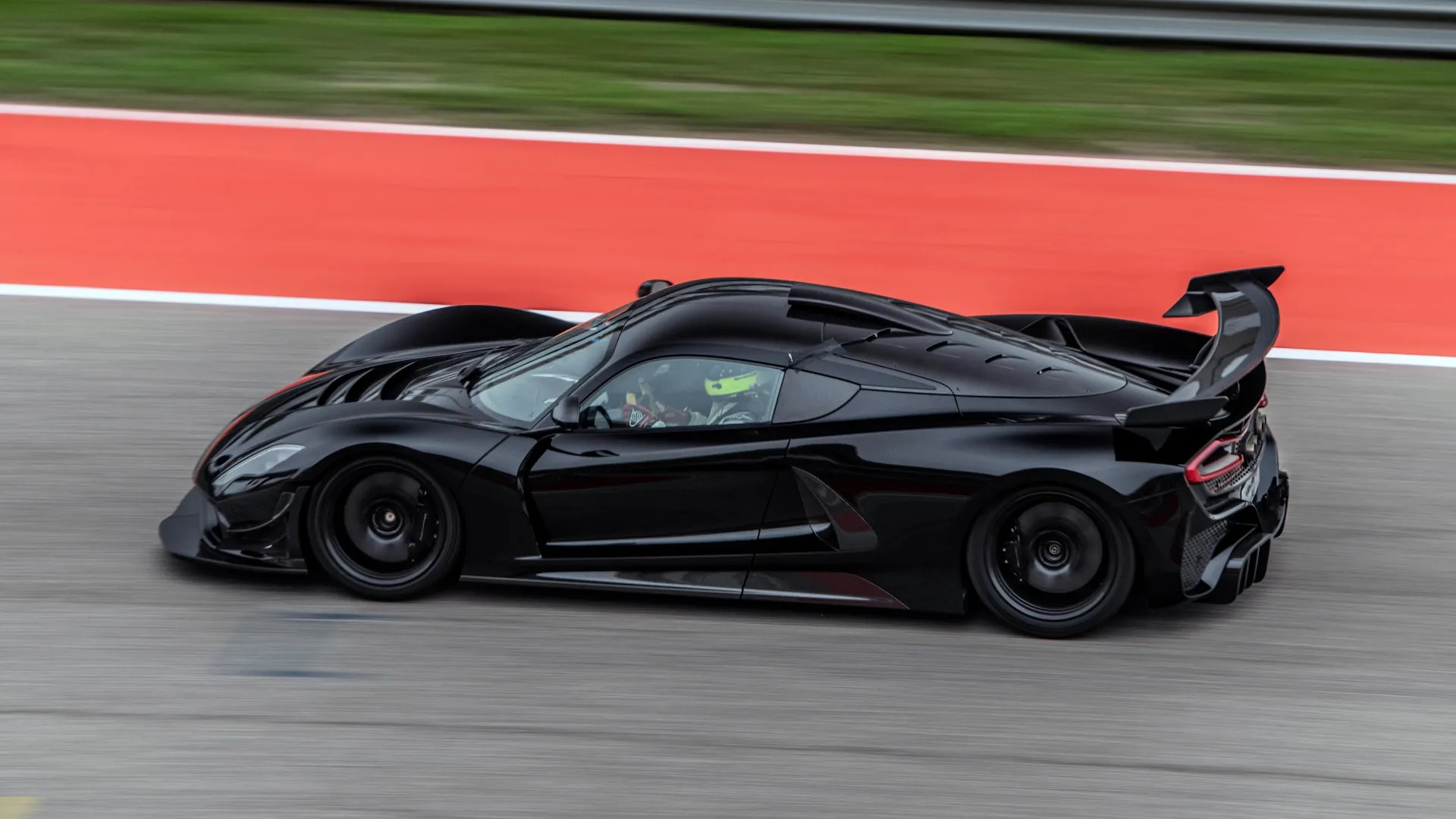 El Hennessey Venom F5 Revolution se corona como el coche de producción más rápido en el circuito de las Américas