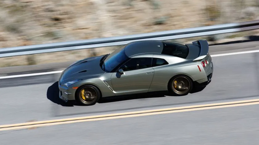 nissan gt r (2)