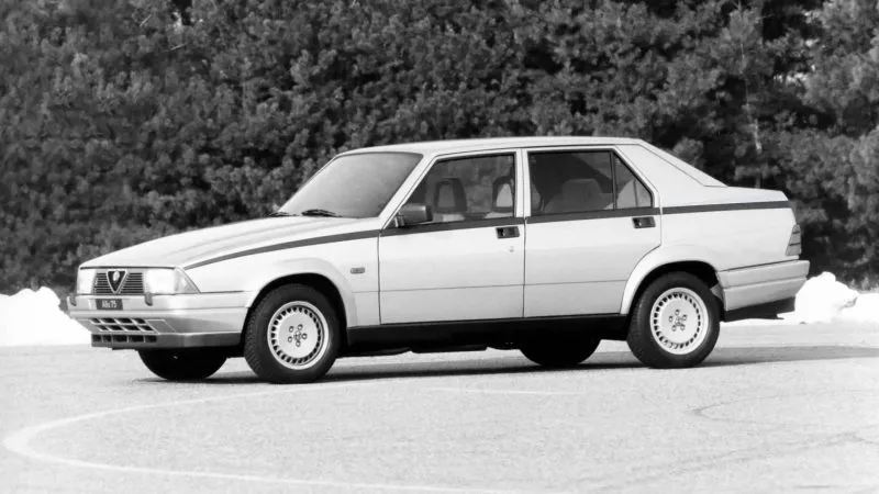 Alfa Romeo 75 (3)