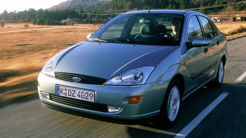 Ford Focus 1 6 Ghia sedán (1)