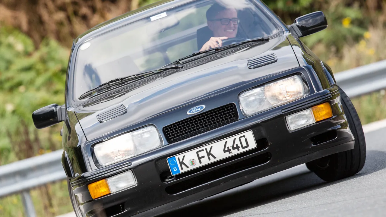 El Ford Sierra RS Cosworth no era una simple versión más potente, era una verdadera transformación