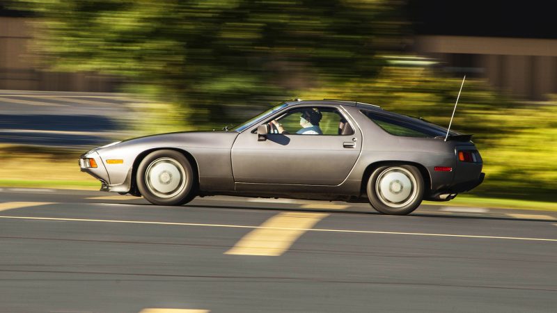 Porsche 928 S (1)