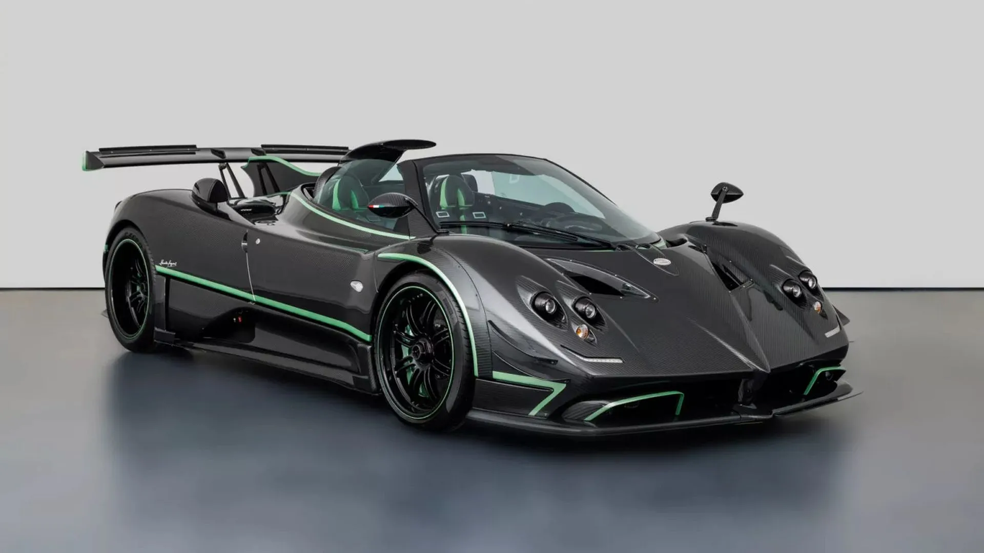 Se vende uno de los últimos one-off del Pagani Zonda: Un uso casi nulo y una fibra de carbono única