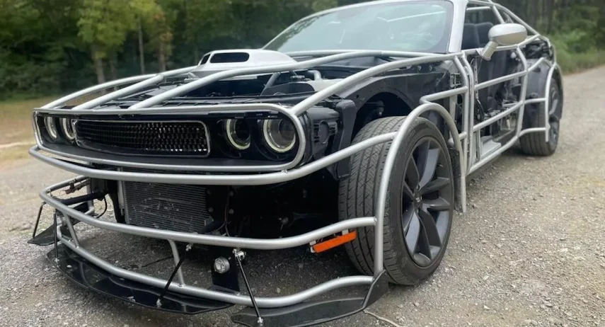 Dodge Challenger sin carrocería (1)