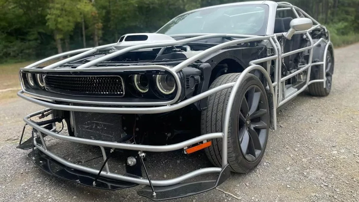 Radiografía a ojo limpio de un Dodge Challenger sin carrocería