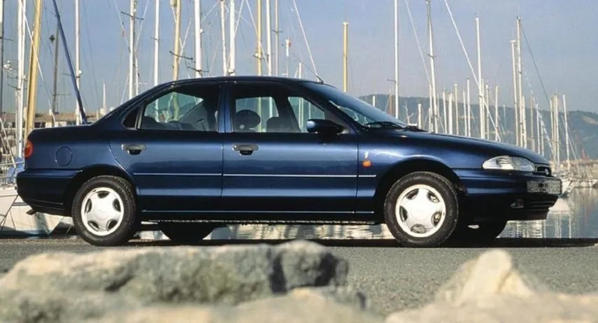 Ford Mondeo 2 5 V6 Ghia (1)