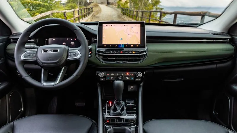 Jeep Compass Noth Star interior (1)