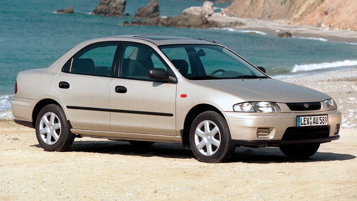 Coche del día: Mazda 323 sedán 2.0D