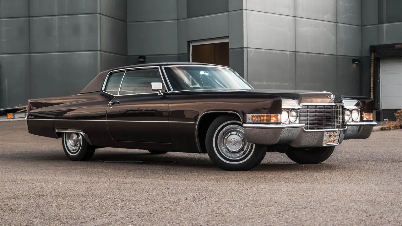 Este Cadillac Deville 1969 restomod es perfecto para llamar la atención en ciudad