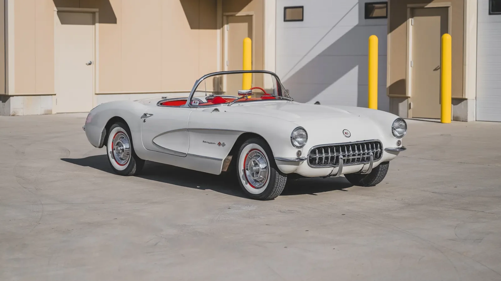 Uno de los primeros con inyección de combustible: Se subasta este majestuoso Chevrolet Corvette 1957