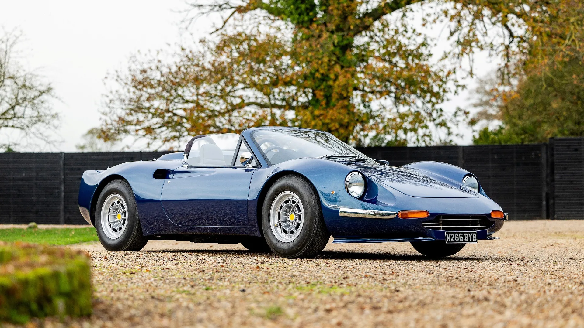 Parece un Dino 246 GTS, pero no lo es: Conozca a la versión extremadamente limitada basada en el icónico targa de Ferrari