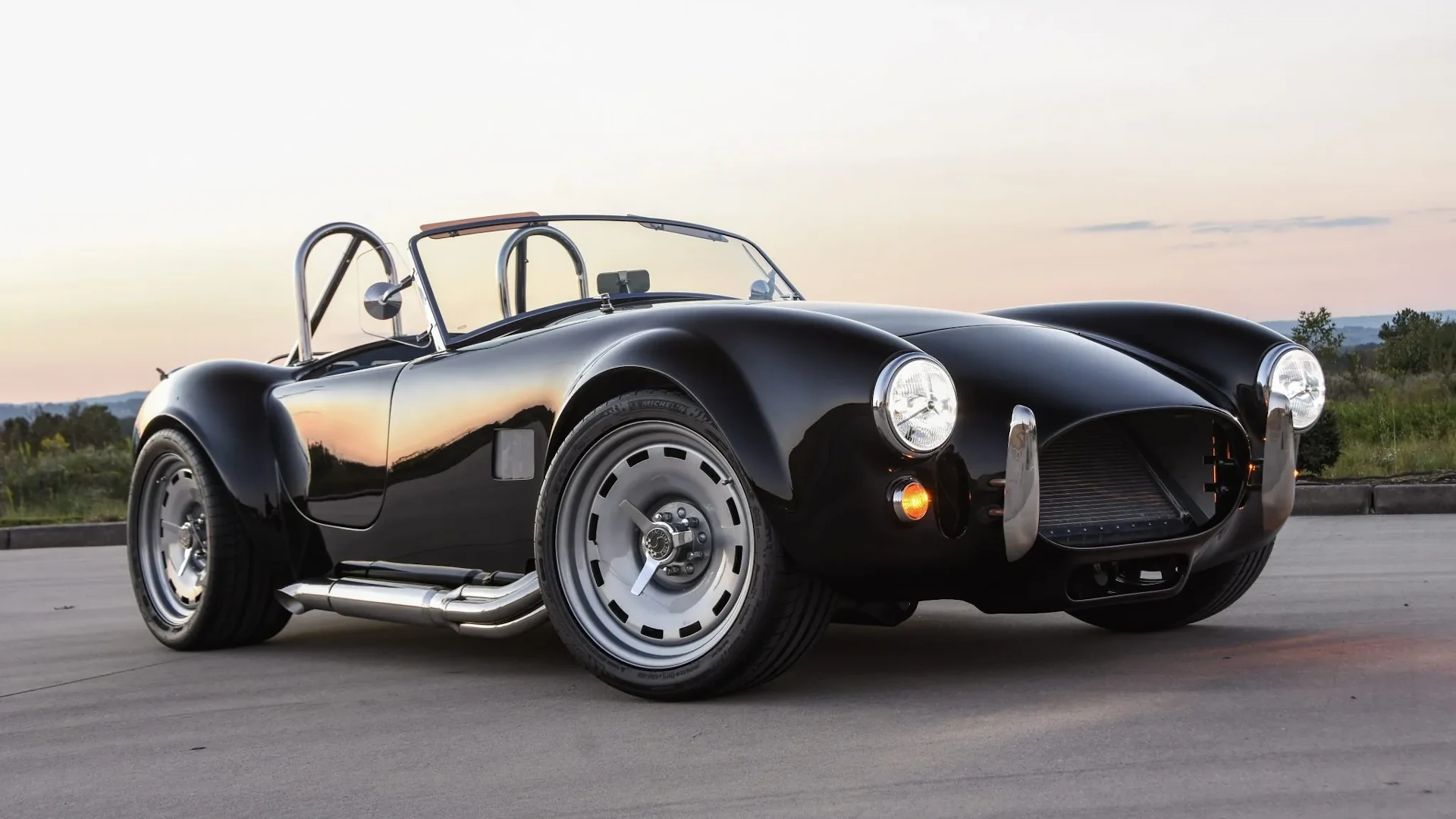 Esta réplica del AC Cobra se vendió con fines benéficos por 100.000 dólares