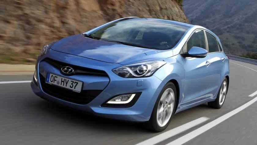 Hyundai i30 1 6 CRDI 16v (1)