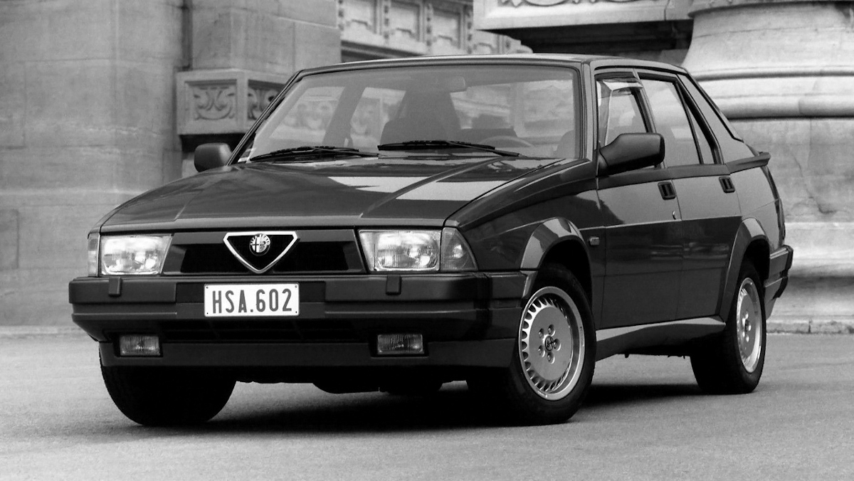 Coche del día: Alfa Romeo 75 3.0 V6