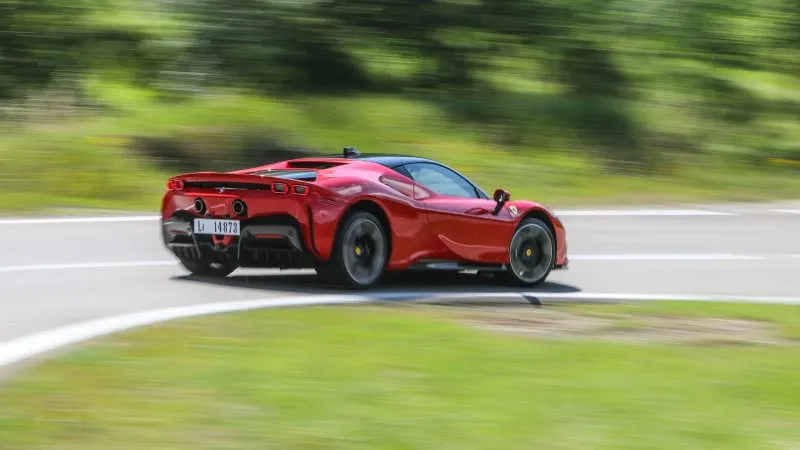 Ferrari SF90 STradale (3)